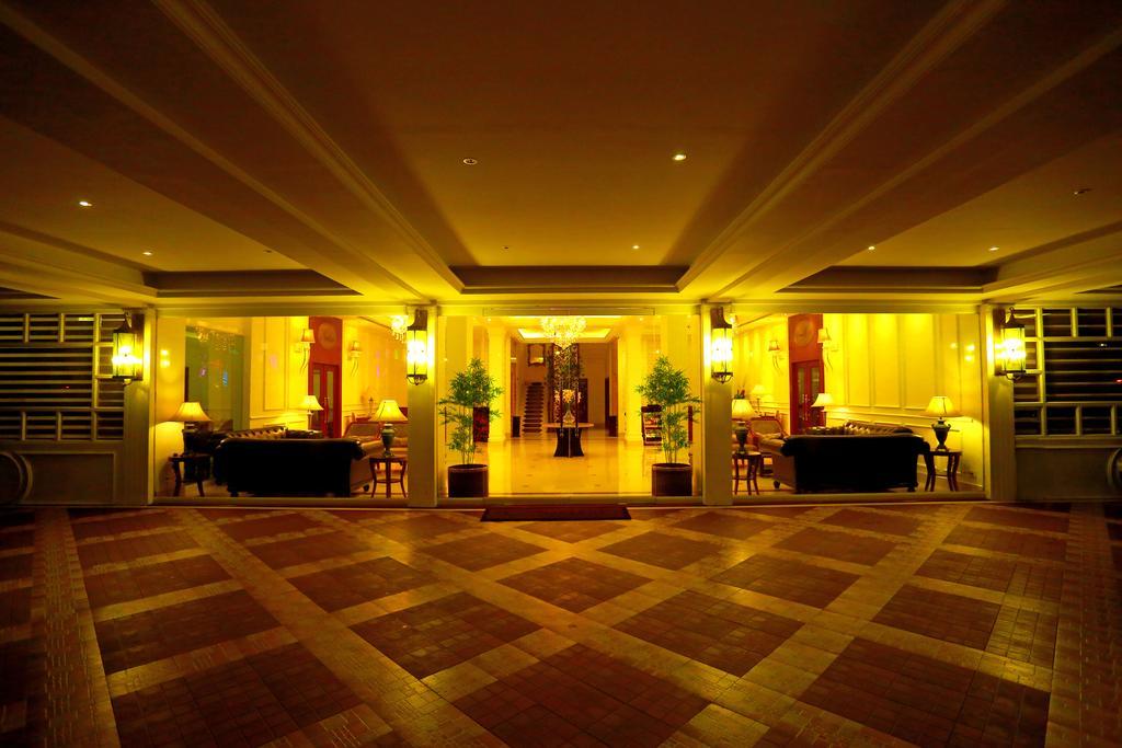 Camelot Hotel Alappuzha Exterior photo
