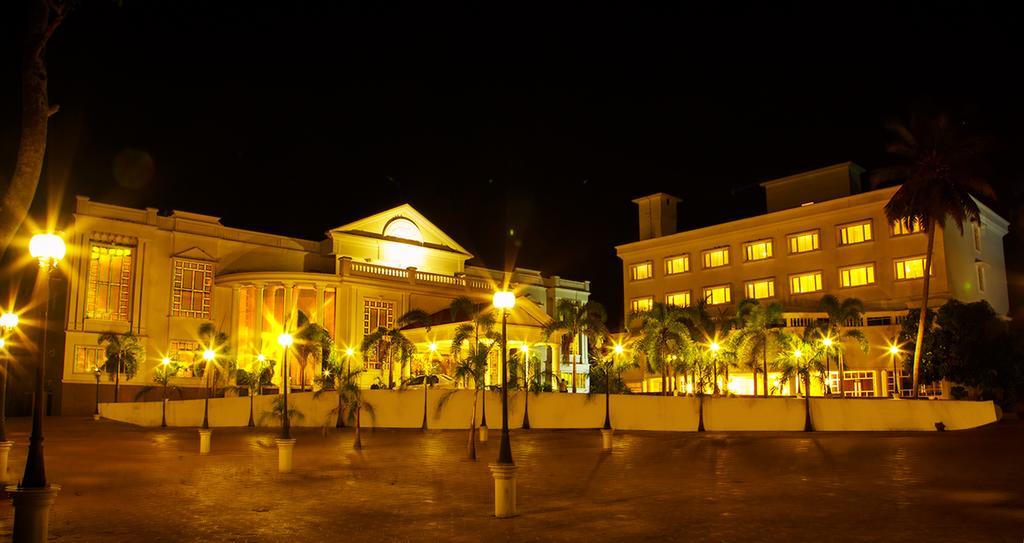 Camelot Hotel Alappuzha Exterior photo